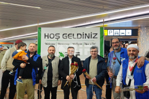 Umre Kafileleri Brüksel Havalimanı’nda Gönül Birliğiyle Karşılandı